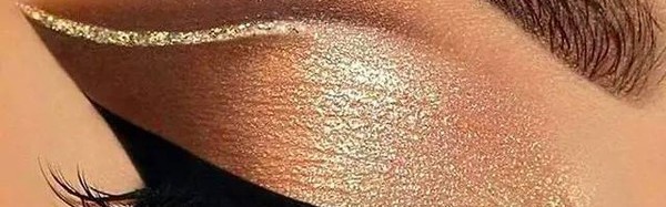 买金戒指能显贵？其实把“金属妆容”搬上脸就一步到位！