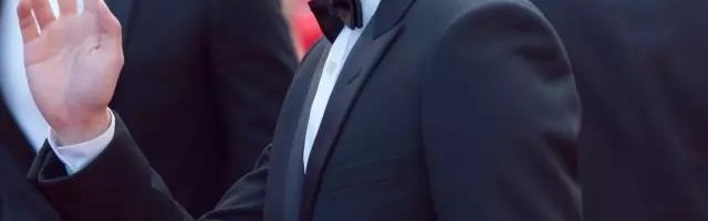 杨洋的戛纳红毯首秀走出干部视察范，在戛纳只待48小时竟带了13副墨镜！