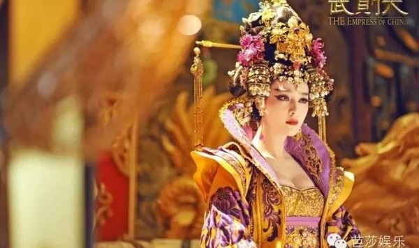 范冰冰李晨：再强势的女人，也需要一位呵护她的骑士！