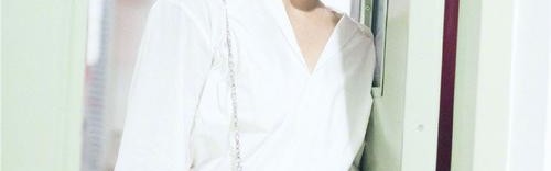 袁姗姗的“烟盒”有点酷！【当红新手袋】