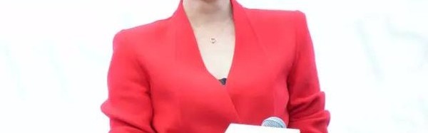 陶虹性感女人只需一件浴袍大衣！