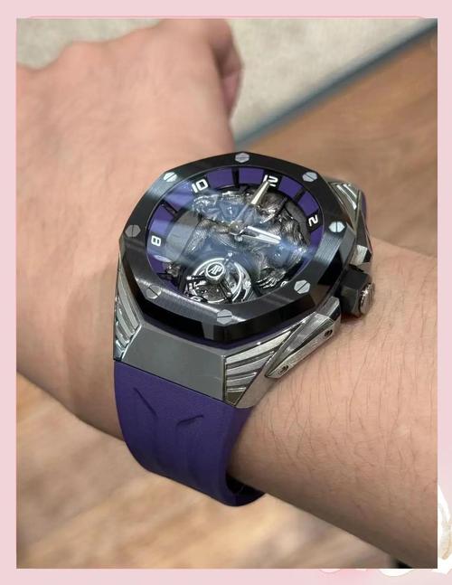 爱彼发布皇家橡树概念系列“Black Panther 黑豹”浮动式陀飞轮腕表