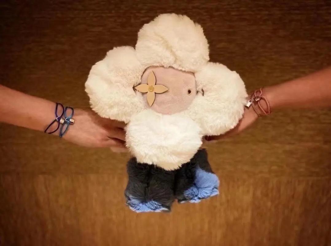 从趣味玩偶到惊艳珍藏,Vivienne的路易威登冒险之旅