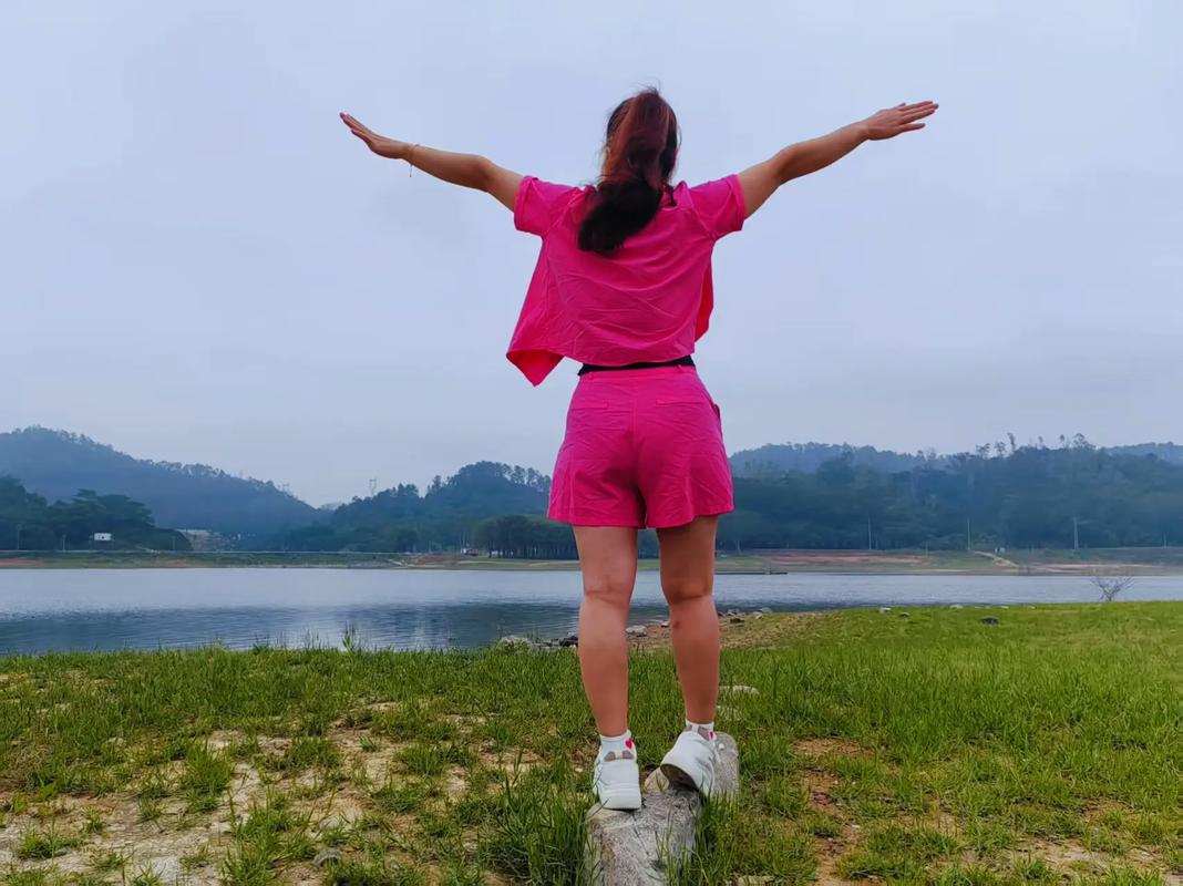 入夏姿势选的好,公园也逛成人生旷野!