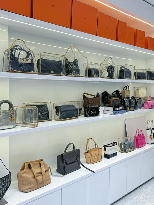 开女包店怎么样,买包比较容易进货也方便