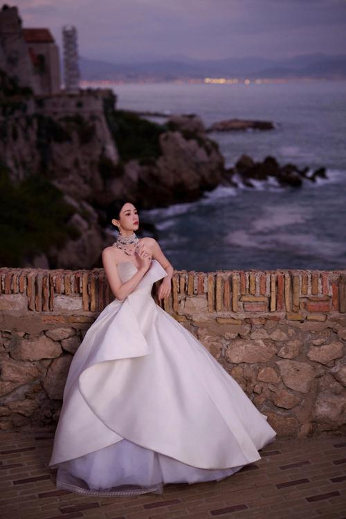 Christian Louboutin携手周也与马伯骞浪漫演绎七夕情人节大片