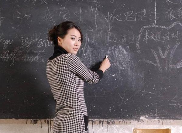 90后的她,选择成为一名大山里的乡村老师