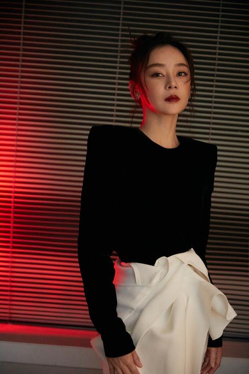 袁姗姗的“烟盒”有点酷!【当红新手袋】