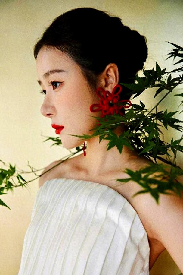 她会不会是今年内娱最反骨的女艺人?