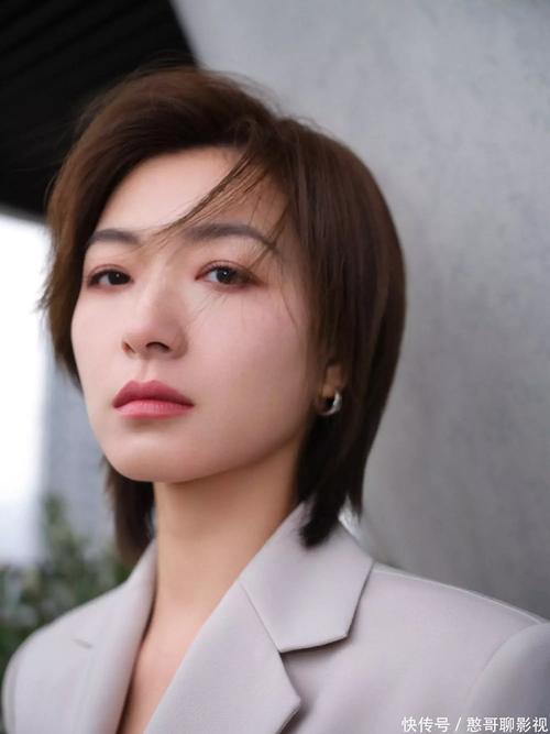 看了万茜，再也不觉得长雀斑难看了！