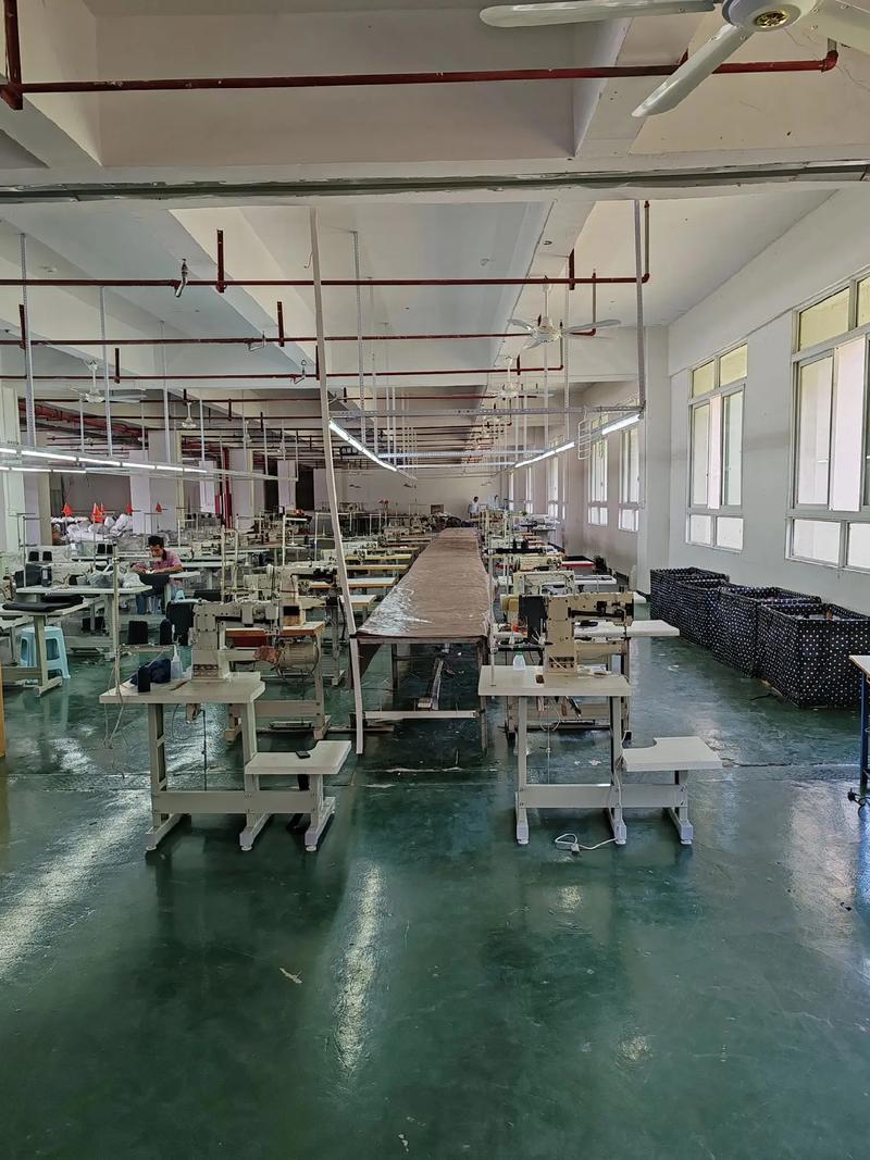 东莞哪有箱包厂,东莞shimei箱包工厂是一家个人独资企业