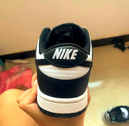 高端复刻一比一,高仿鞋和正品放在一起更容易辨别真假