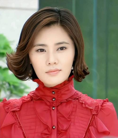 命运亏欠她的,40岁的秋瓷炫自己赢回来了