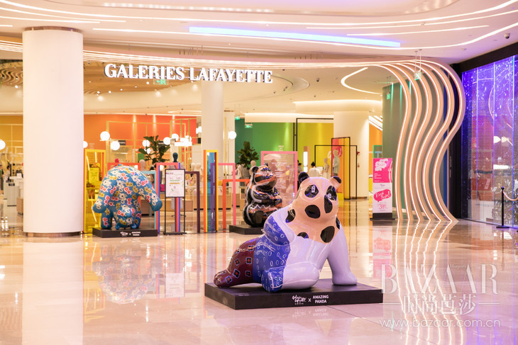 56只形态各异的熊猫形象雕塑,由来自世界各地的优秀艺术家参与创作