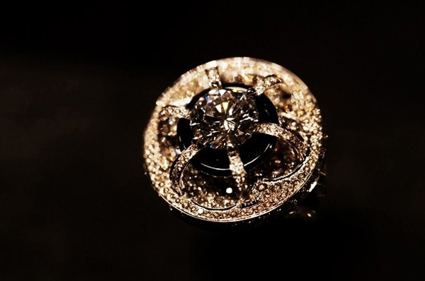 璀璨绝伦方寸间 路易威登高级珠宝