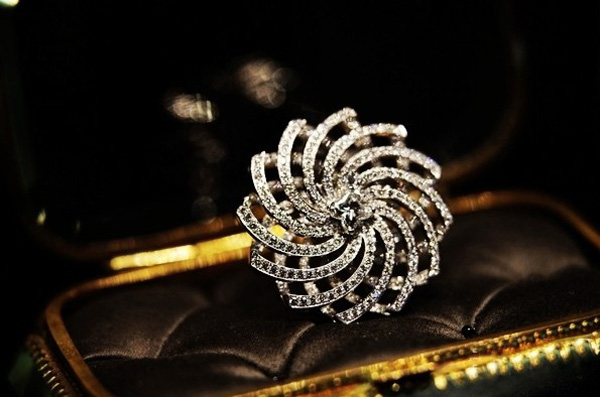 璀璨绝伦方寸间 路易威登高级珠宝