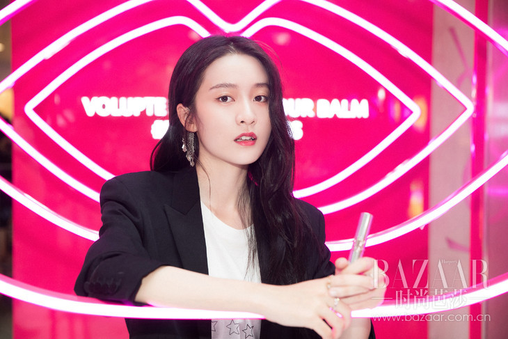 【张雪迎】唇型灯管