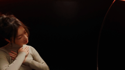 黑暗中的人 中度可信度描述已自动生成