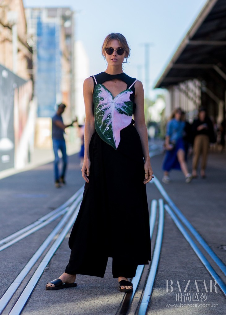 Slider-Shoes-Give-Your-Cutting-Edge-Dress-Laid-Back-Vibes