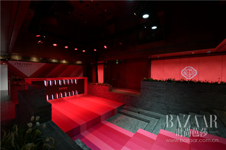 臻红显色馆舞台