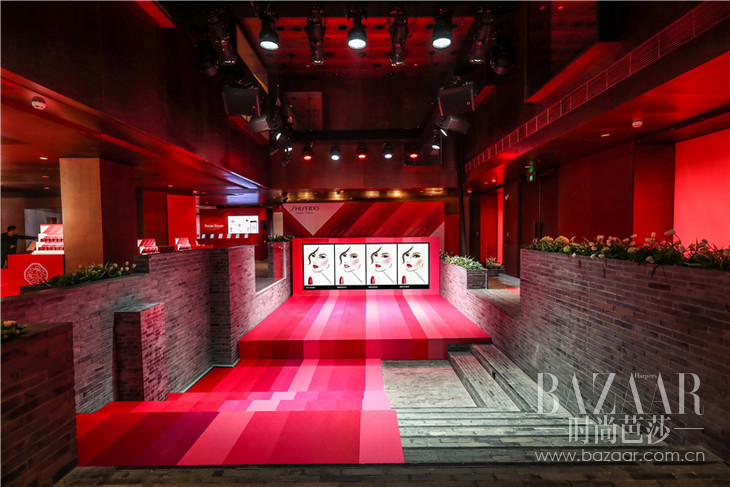 臻红显色馆舞台1