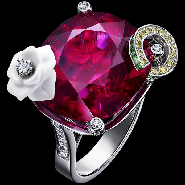 Piaget（伯爵）全新奢华Limelight鸡尾酒指环