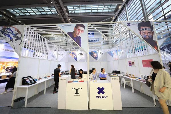 龙岗眼镜亮相时尚深圳展