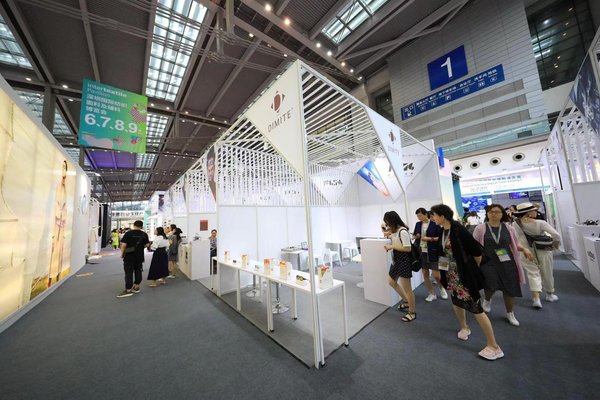 龙岗眼镜亮相时尚深圳展