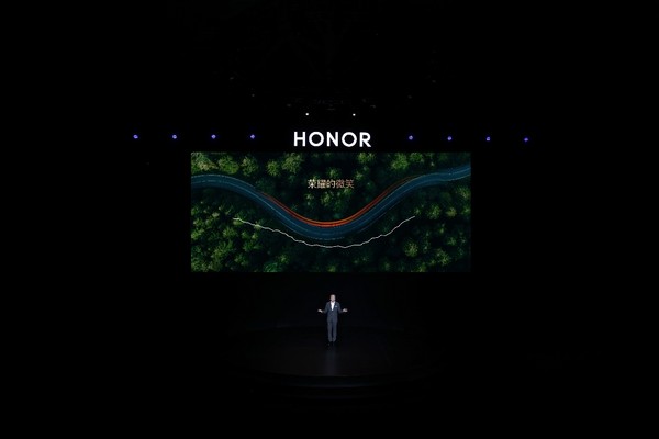 图片包含 镜子描述已自动生成