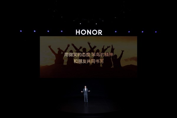 黑暗中亮着灯的招牌中度可信度描述已自动生成