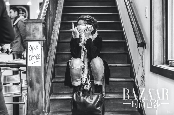 adaymag-photographer-snaps-lovable-images-of-his-camera-shy-girlfriend-05