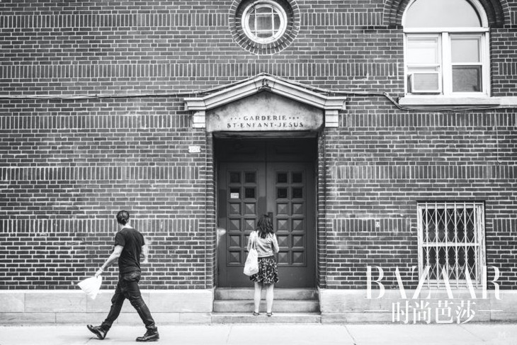 adaymag-photographer-snaps-lovable-images-of-his-camera-shy-girlfriend-09