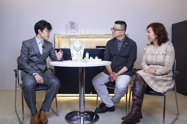 04_国际铂金协会(PGI®)创新与行业发展总监叶翔先生现场与Cecilia Wun女士等交流.jpg