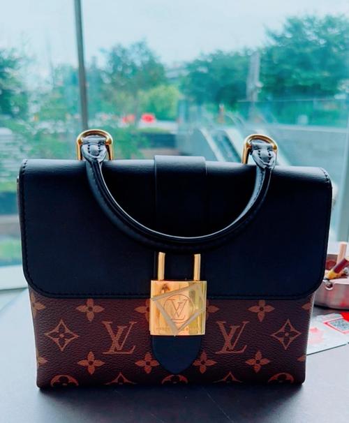 lv官网女包图片经典款型,新加坡潮流趋势包包设计独特