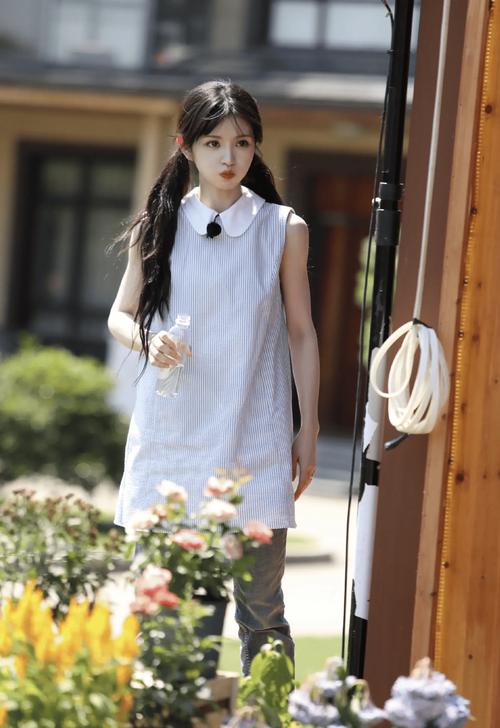 如此可爱的田曦薇,囧囧有神的眼睛更惹人爱!