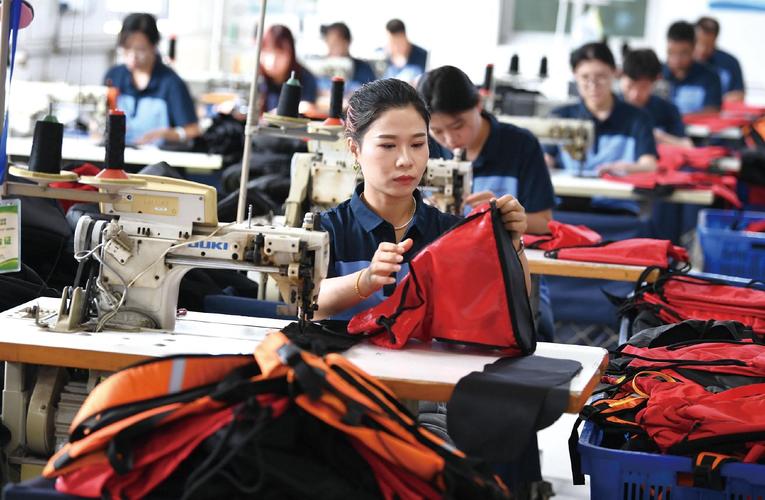 出口箱包加工厂,嘉兴零箱包有限公司经营范围为制造加工箱包