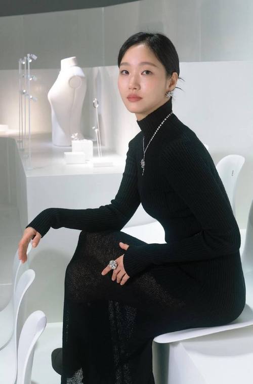 28岁金高银的清新少女感究竟从何而来？