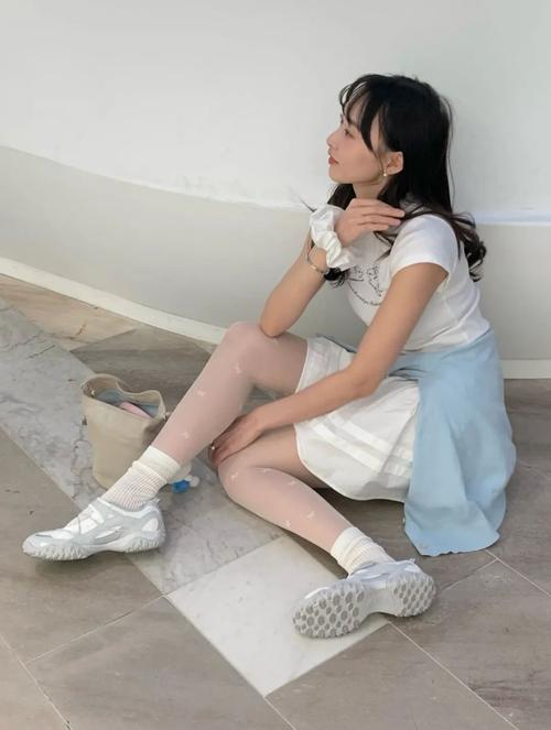 不是我说,今年春天时髦精都靠“脚”赢了