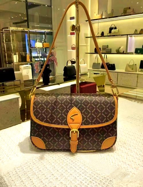 开女包店的经历,女包一年四季都可以卖经济又实惠又有档口