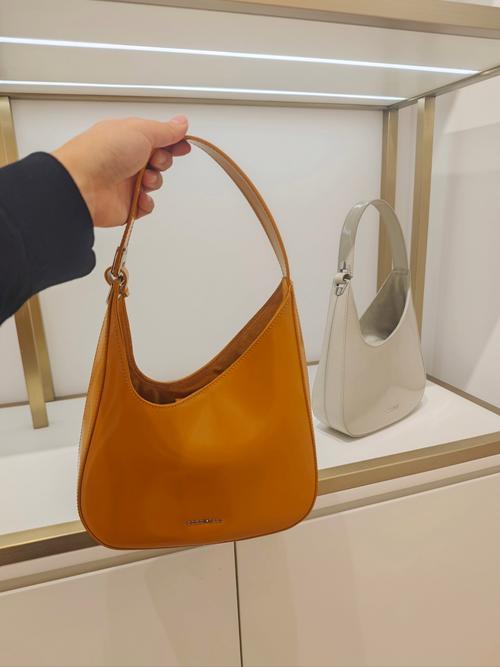 开女包店的经历,女包一年四季都可以卖经济又实惠又有档口