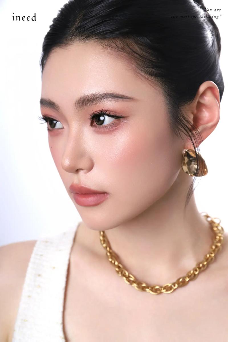 姐姐们的美商不得了，成熟肌肤的妆容重点就在这儿！