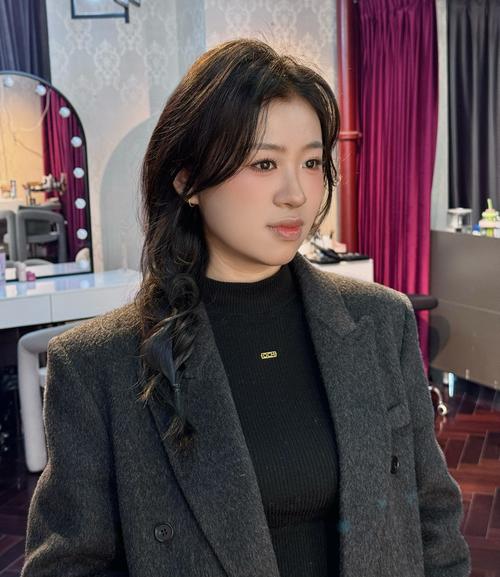 姐姐们的美商不得了，成熟肌肤的妆容重点就在这儿！