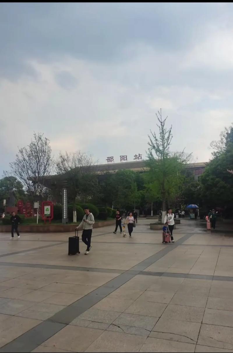 邵东国际箱包商贸城,湖南邵东县级市政府驻地新邵阳火车站