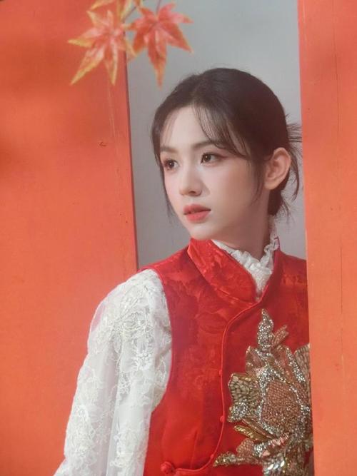 镜头内外，周也的浪漫与果敢