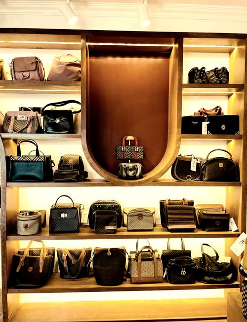 箱包店加盟,如何开一个两元店？这些东西可能会影响你