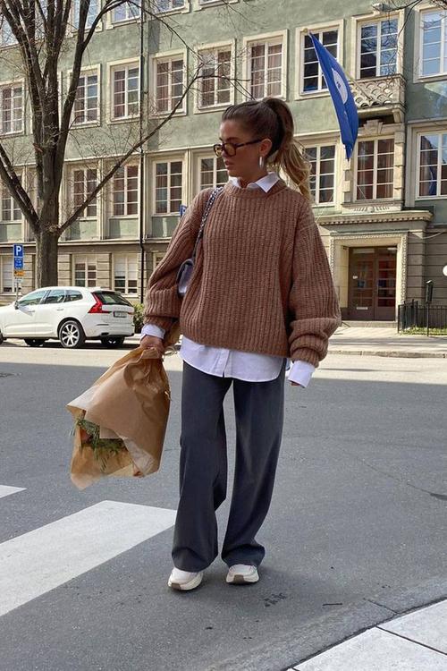 为什么街拍里的毛衣都那么时髦?因为它们都是超大号!