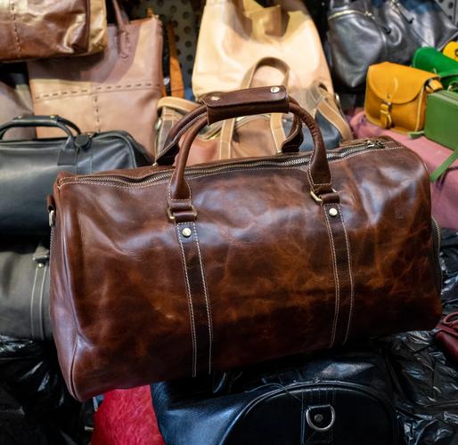 三元里高仿包包在哪里,广州三元里皮具批发城东西超级便宜!