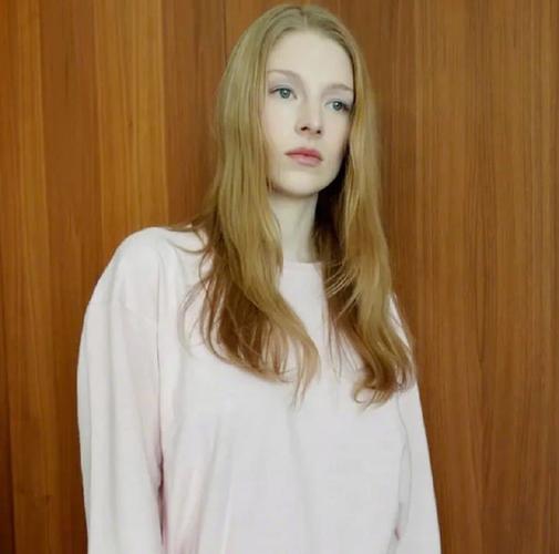 90秒｜多少有些“亢奋”的时装