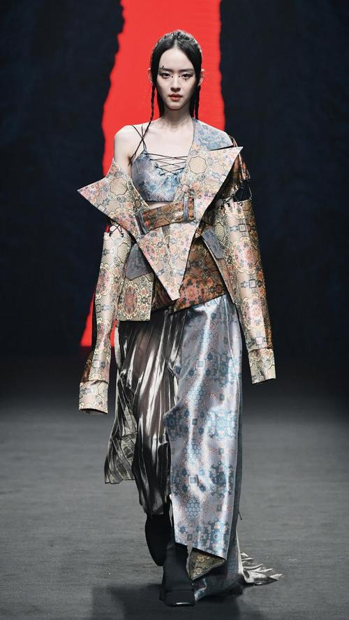 HAIZHENWANG 复合型态下的女性美 | 中国设计