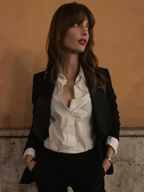 聪明女人，把“名利场 ”戴在手腕